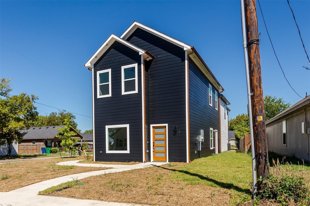 300 Henry Street - Photo 1