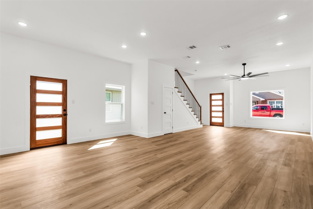300 Henry Street - Photo 6