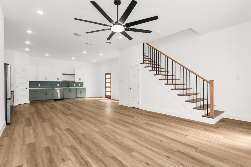 300 Henry Street - Photo 7
