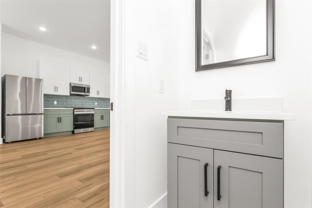 300 Henry Street - Photo 14