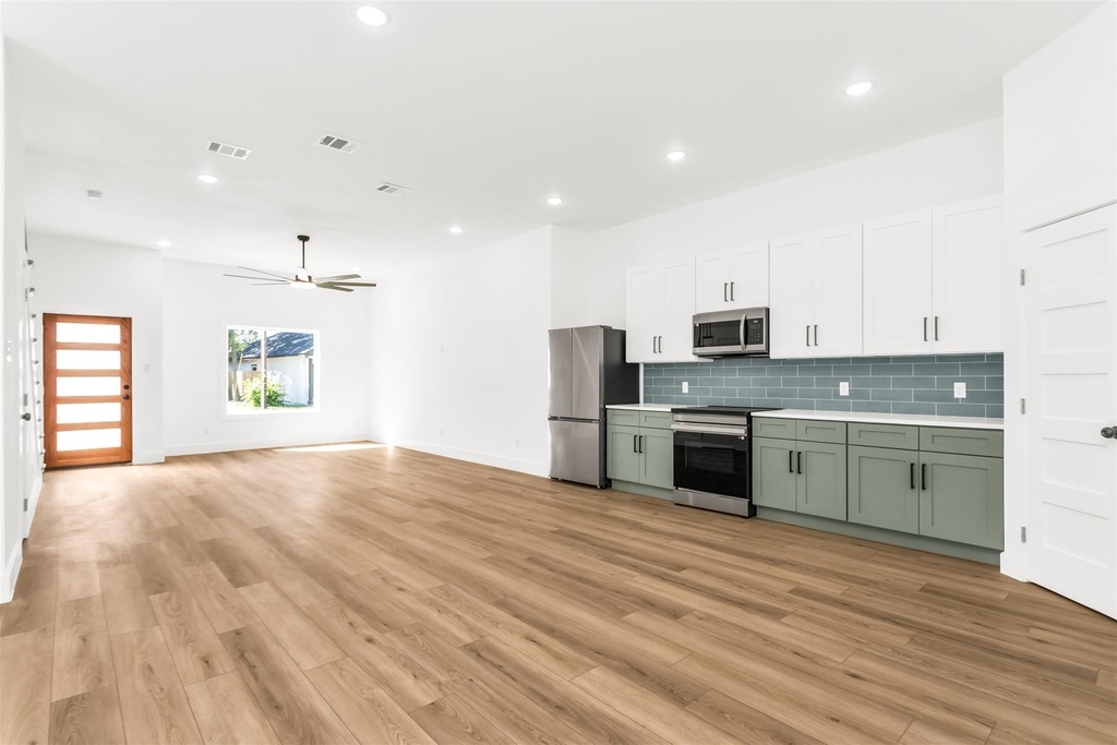 300 Henry Street - Photo 13