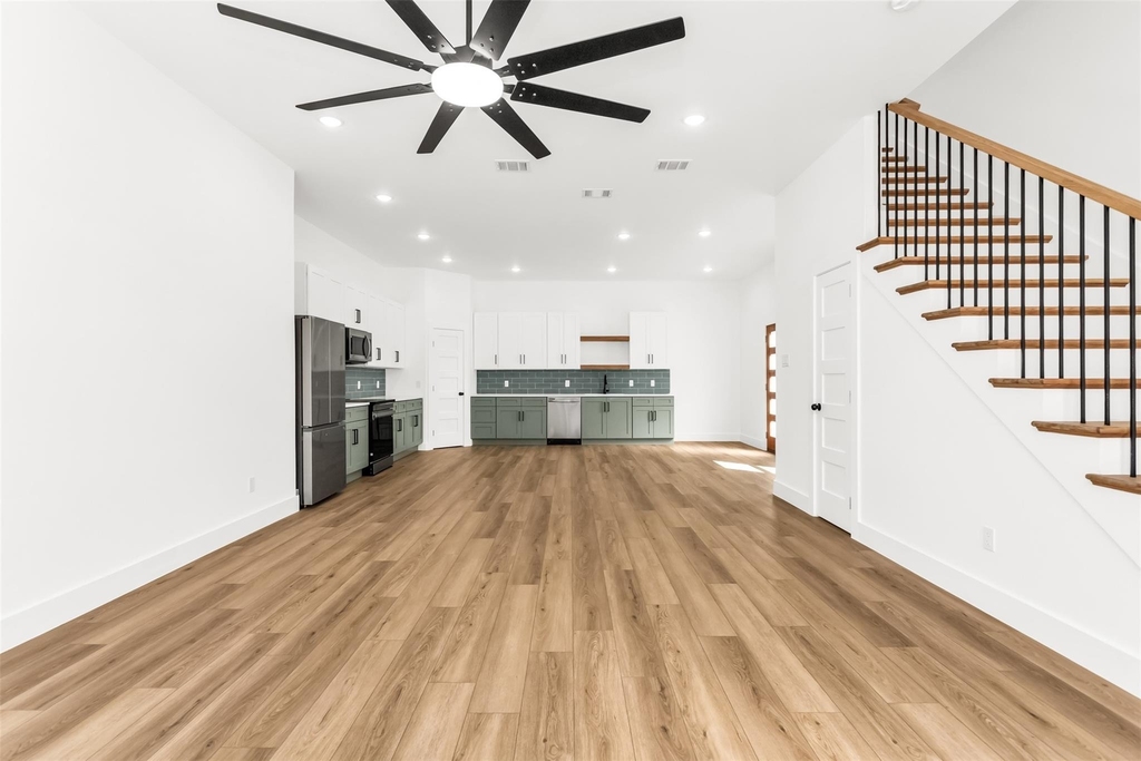 300 Henry Street - Photo 8