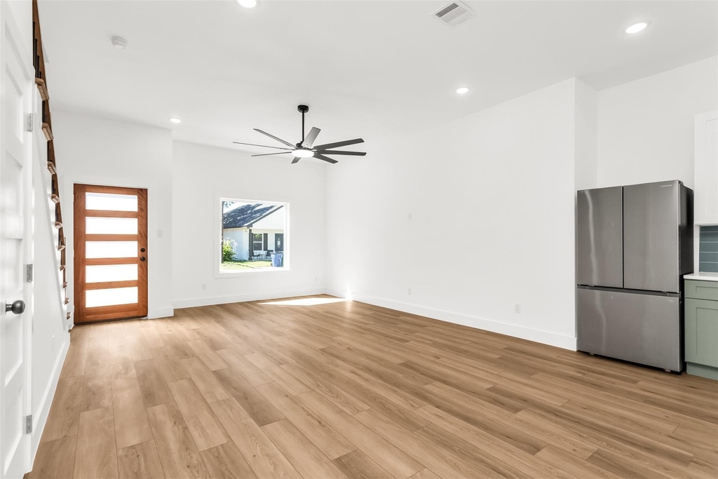 300 Henry Street - Photo 3