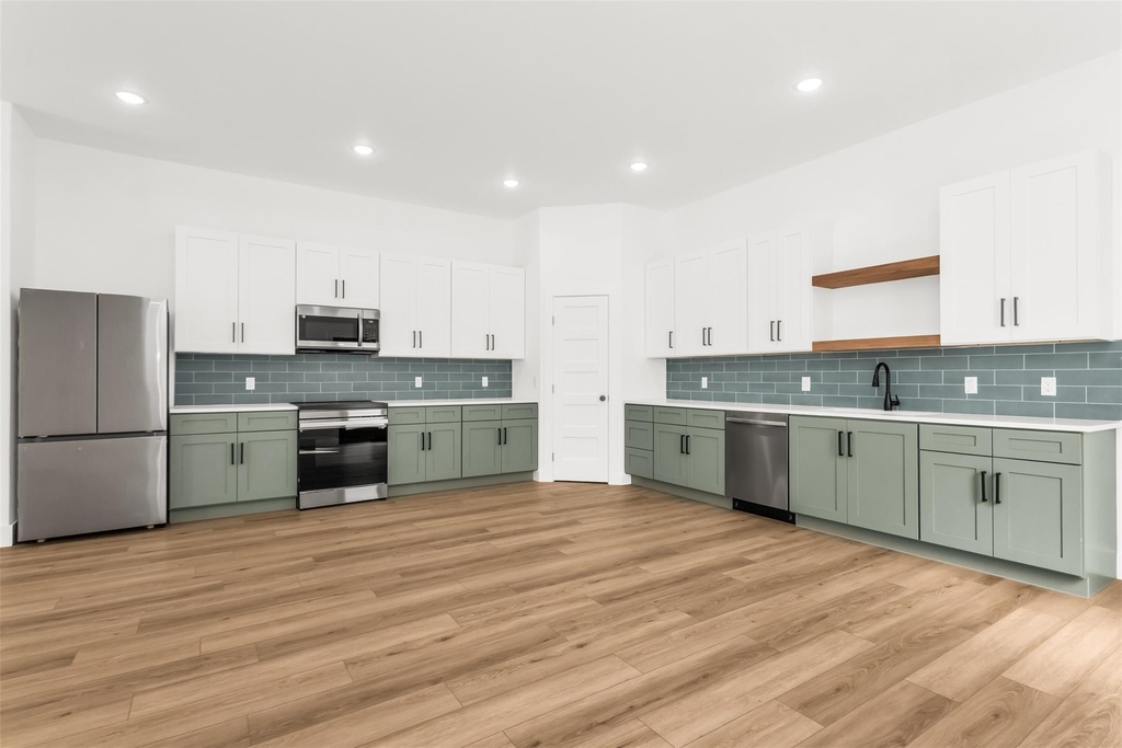 300 Henry Street - Photo 11