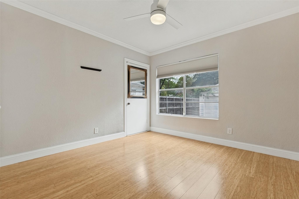 8714 Forest Hills Boulevard - Photo 10