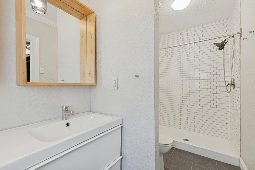 8714 Forest Hills Boulevard - Photo 8