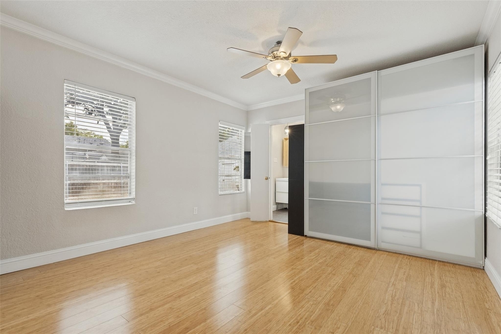 8714 Forest Hills Boulevard - Photo 11