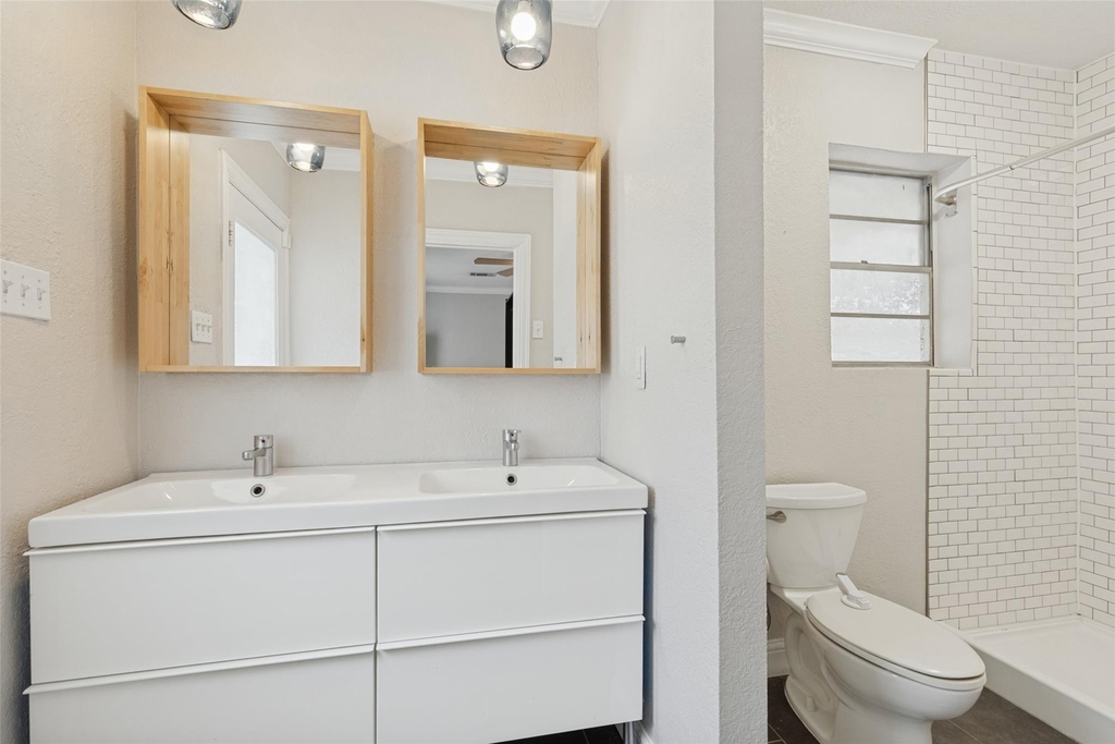 8714 Forest Hills Boulevard - Photo 9