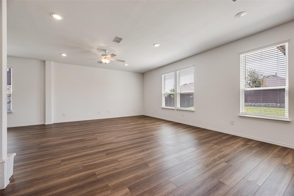 711 Puma Street - Photo 11