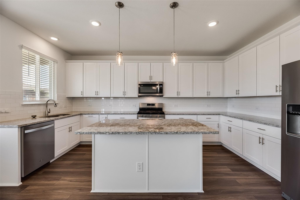 711 Puma Street - Photo 13