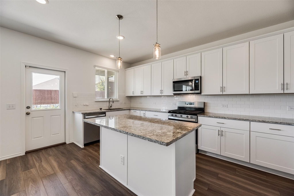 711 Puma Street - Photo 12