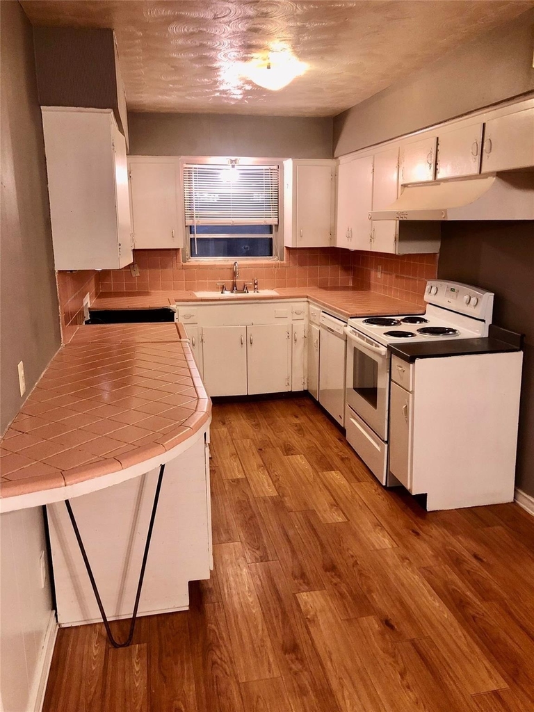 2204 Healey Drive - Photo 3