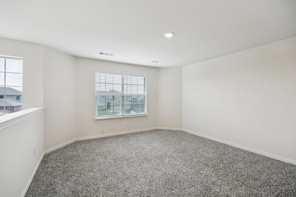 817 Mallorie Lane - Photo 3