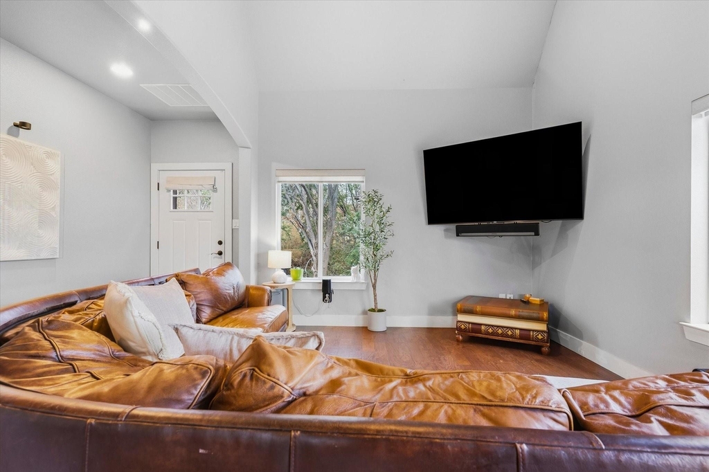 3910 Pocahontas Drive - Photo 8