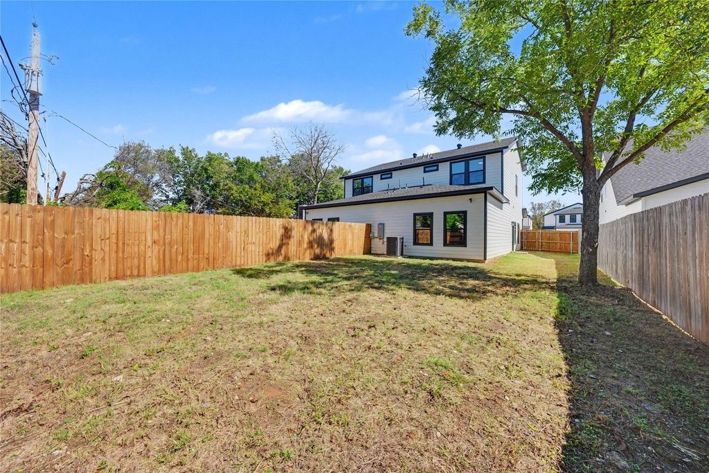 817 Stamps Avenue - Photo 15