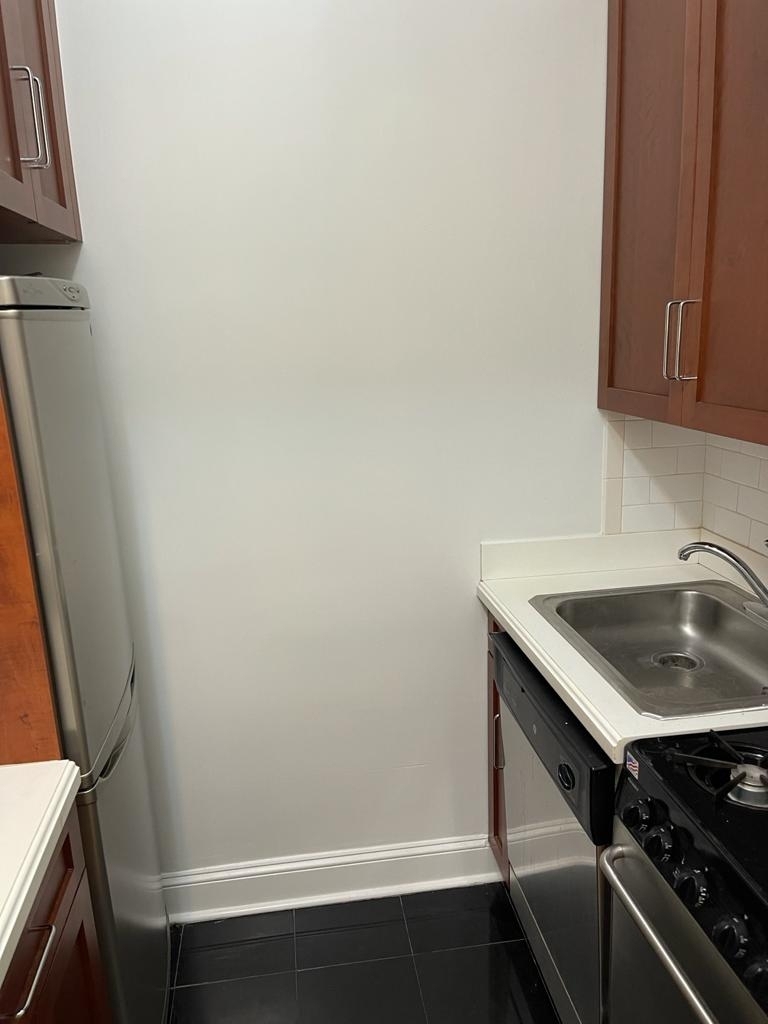 East 83rd Street - Photo 0