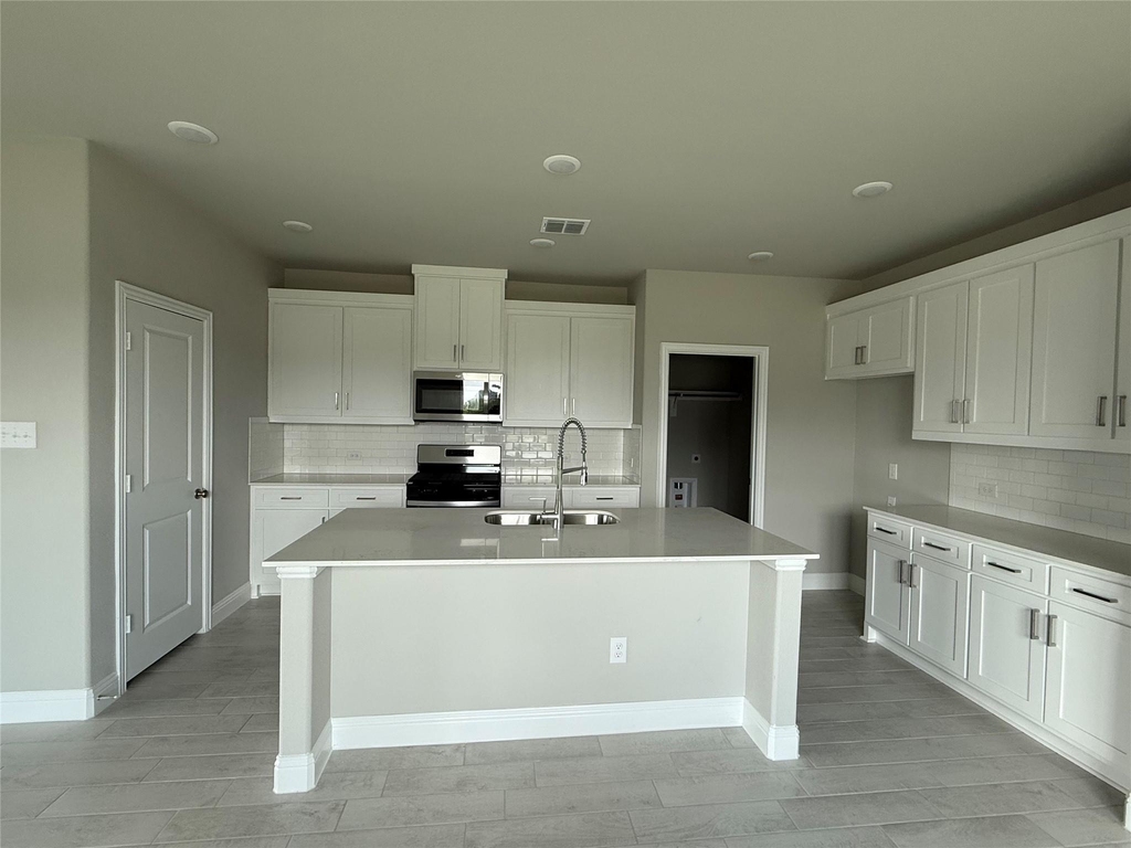 804 Sicily Boulevard - Photo 9