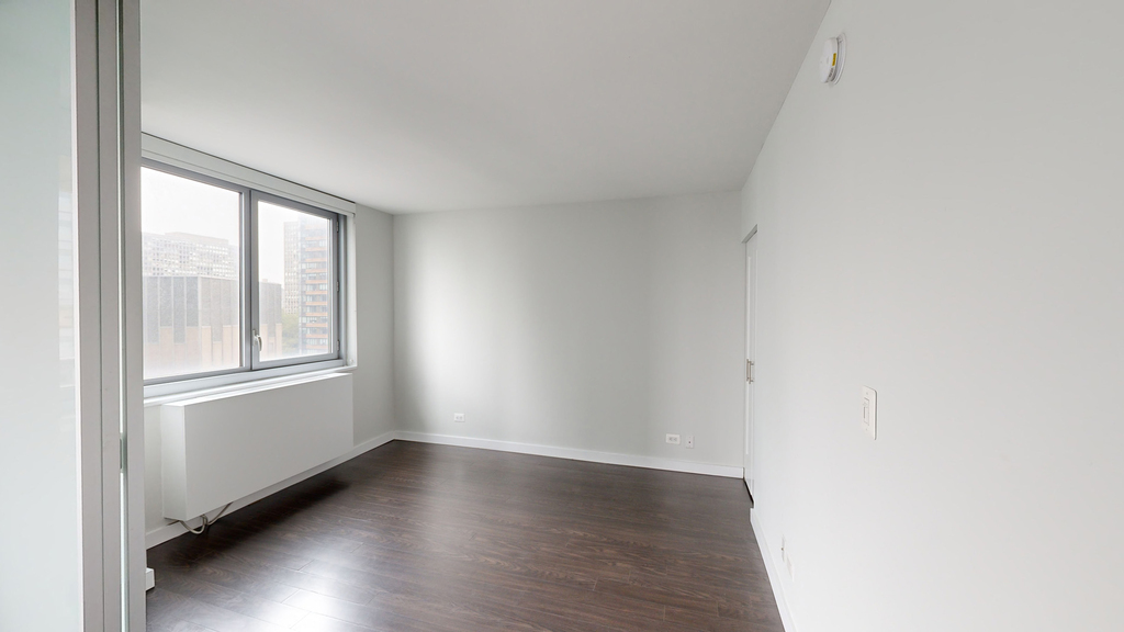 401 E 34th St - Photo 3