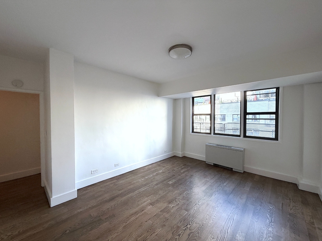 East 63rd Street - Photo 3