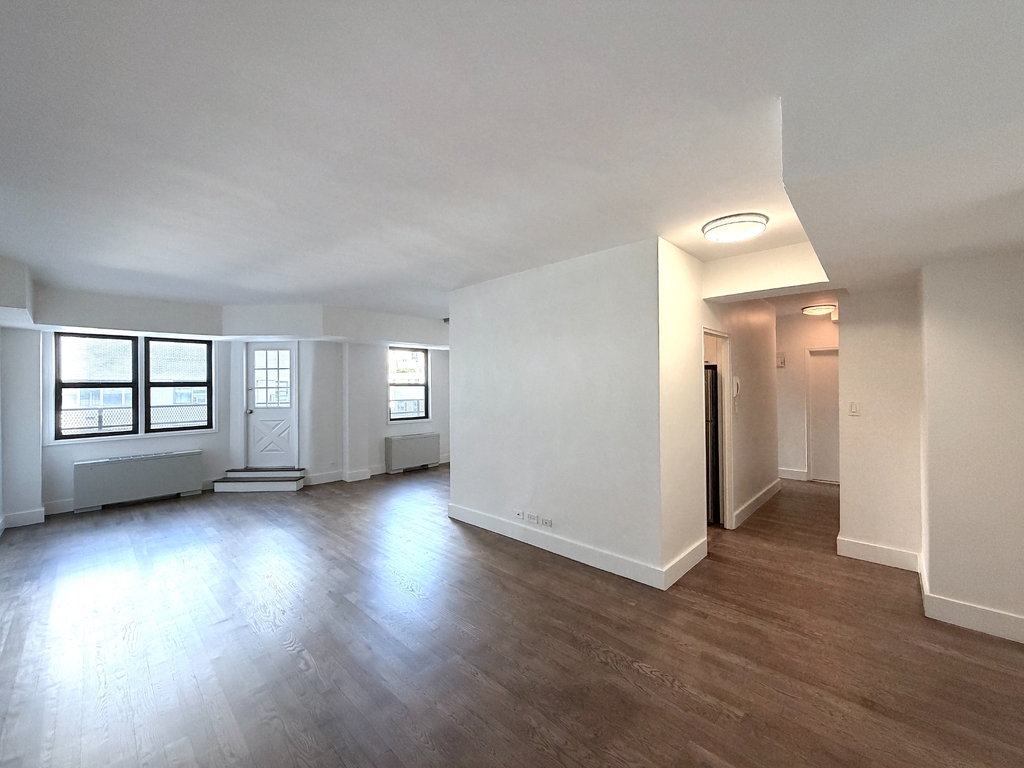 East 63rd Street - Photo 0