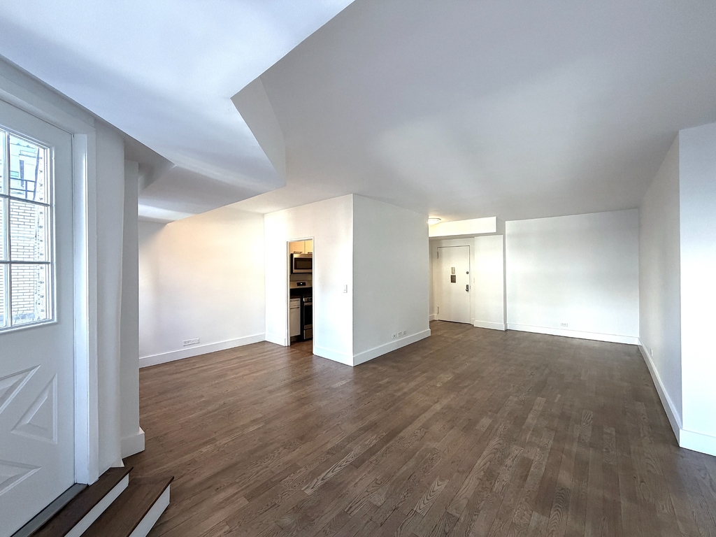 East 63rd Street - Photo 2