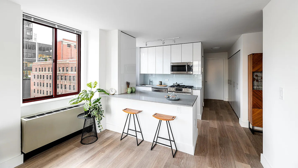 444 West 35th Street - Photo 2