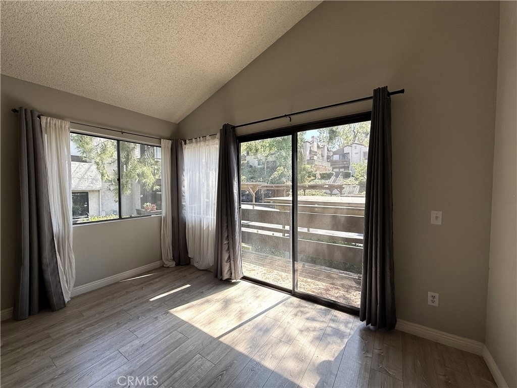 22734 Lakeway Drive - Photo 5