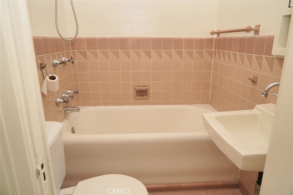 140 Linden - Photo 1