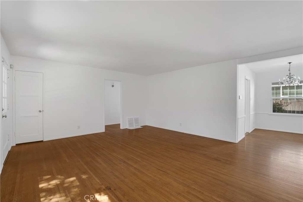 5424 Kester Avenue - Photo 4