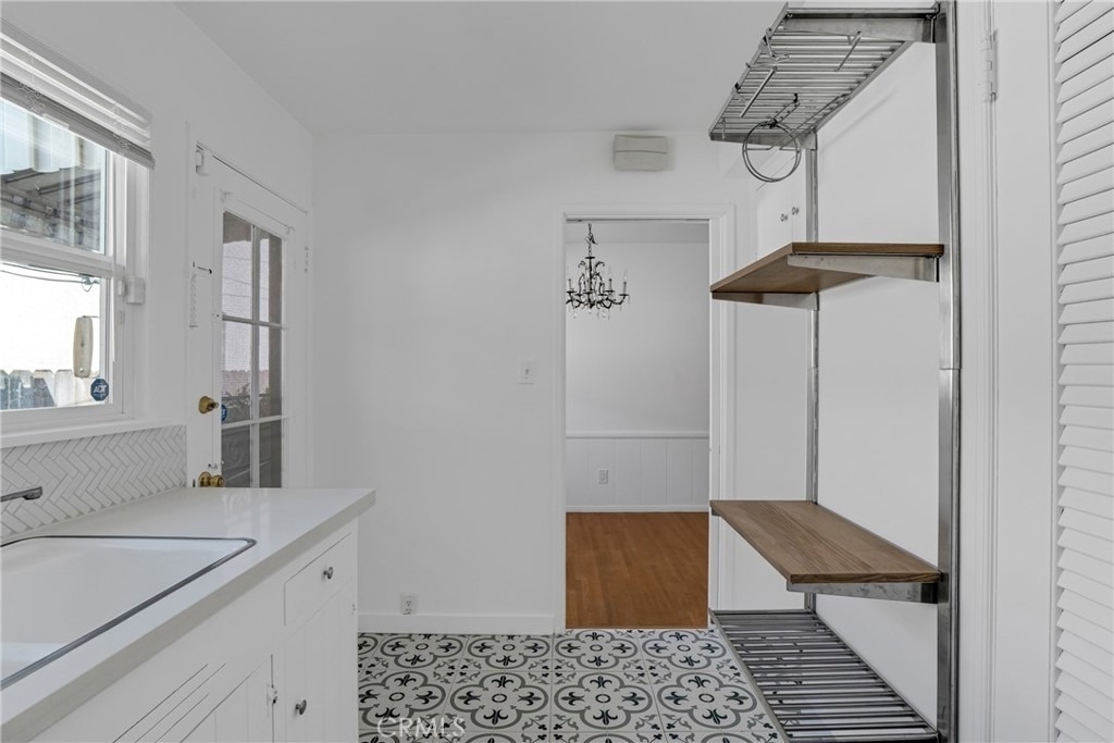 5424 Kester Avenue - Photo 7