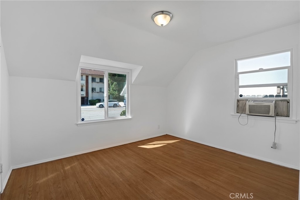 5424 Kester Avenue - Photo 13