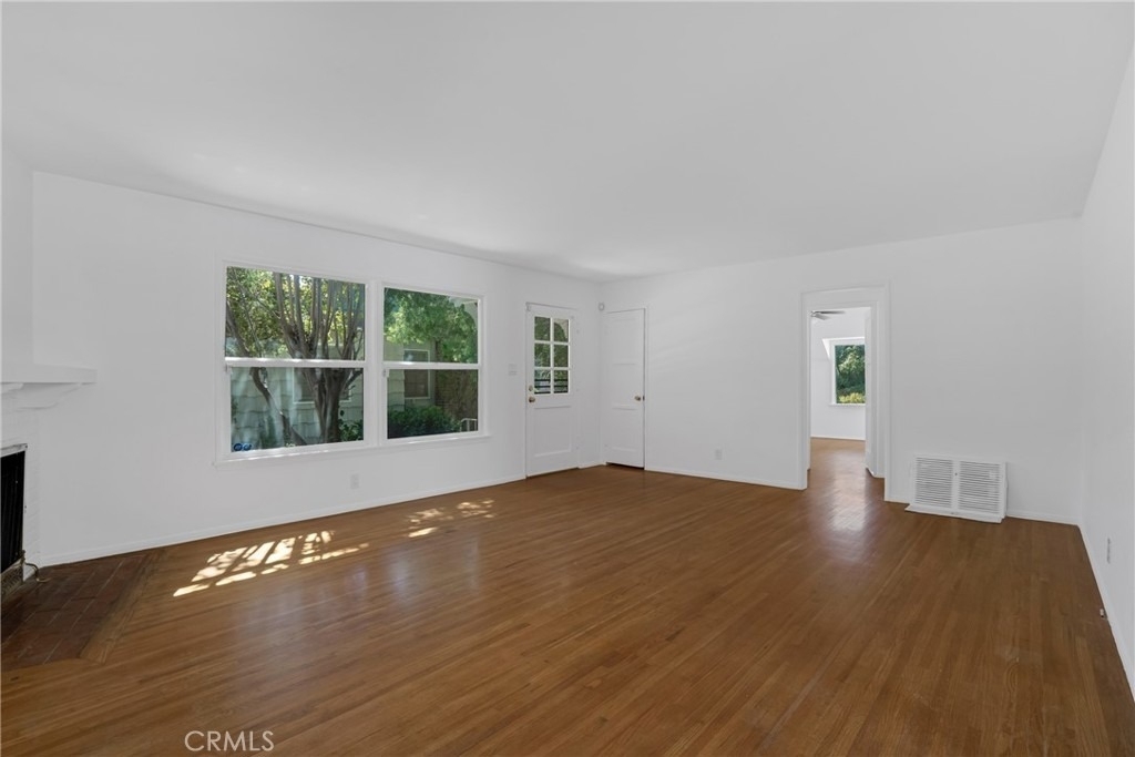5424 Kester Avenue - Photo 2