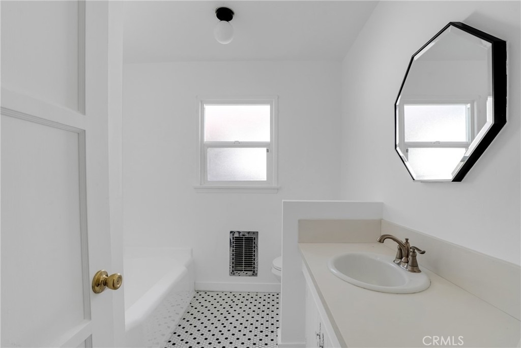 5424 Kester Avenue - Photo 12