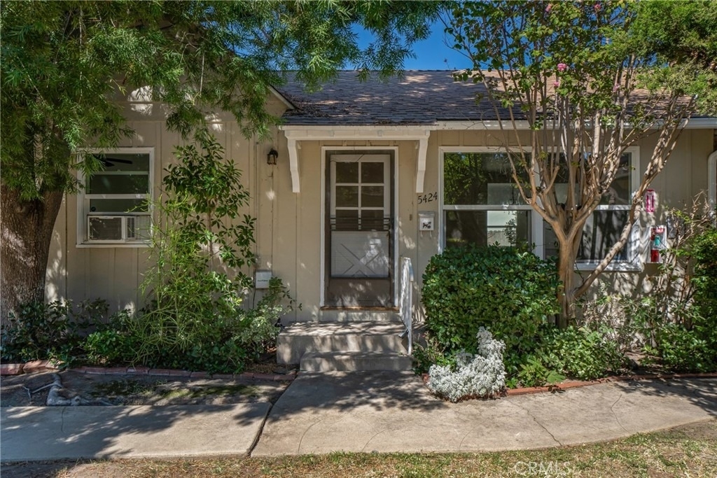 5424 Kester Avenue - Photo 1