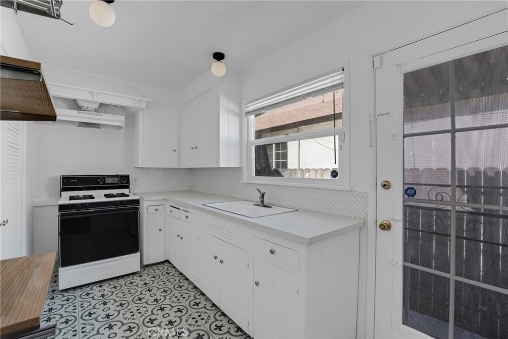 5424 Kester Avenue - Photo 6