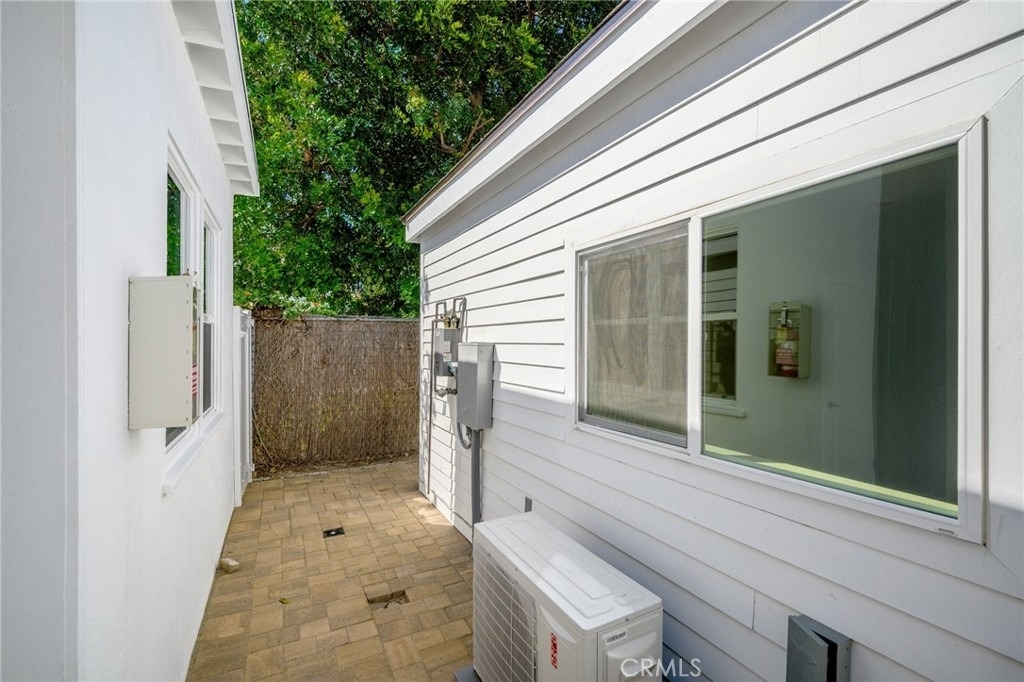 908 E Maple - Photo 11