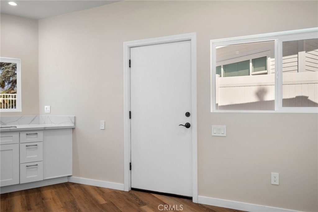 908 E Maple - Photo 1