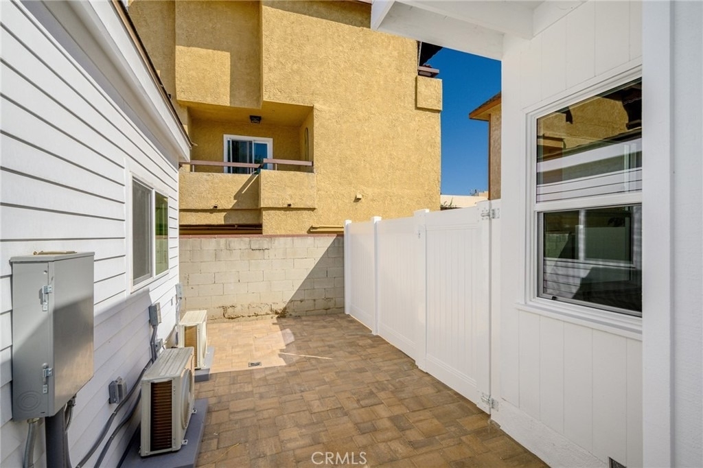 908 E Maple - Photo 13