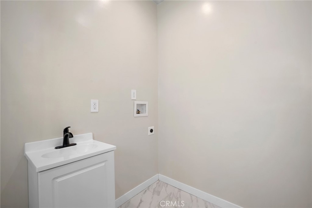 908 E Maple - Photo 12