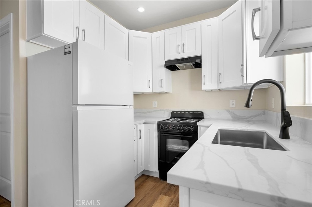908 E Maple - Photo 7