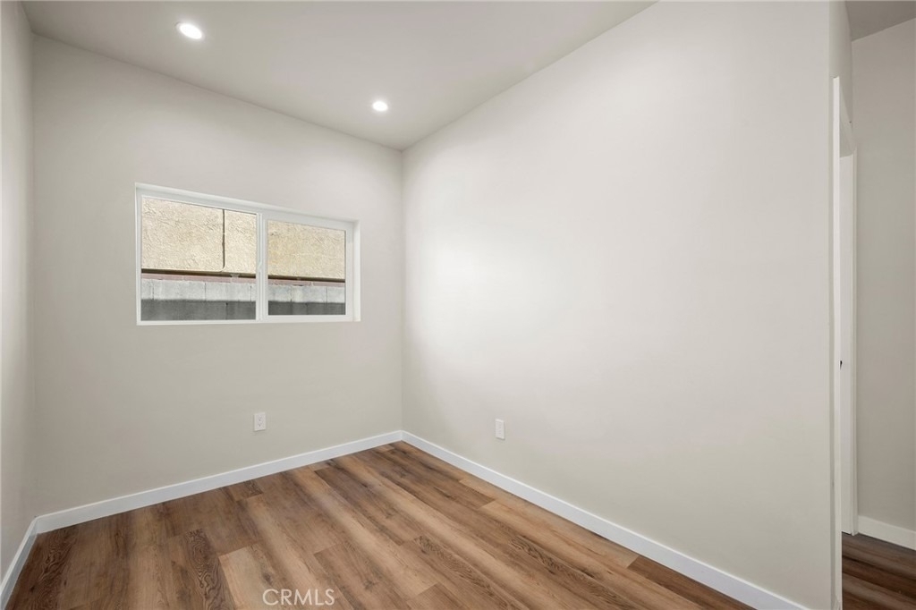 908 E Maple - Photo 3