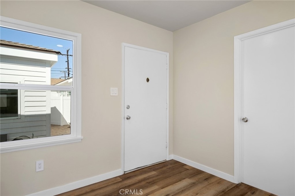 908 E Maple - Photo 1