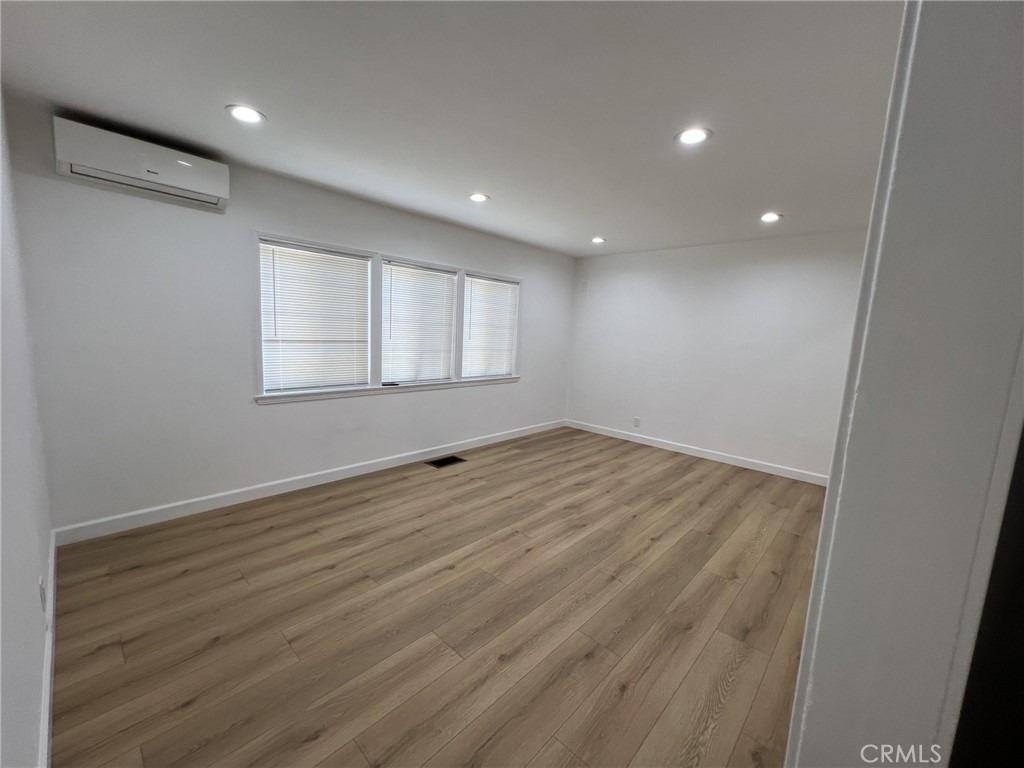 1840 W Glenoaks Boulevard - Photo 9