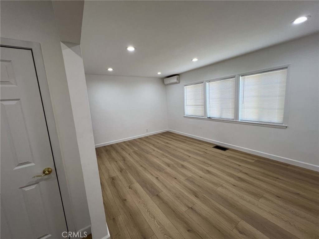 1840 W Glenoaks Boulevard - Photo 3