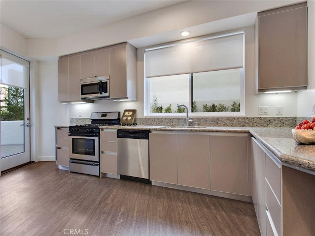 610 Levering Avenue - Photo 5