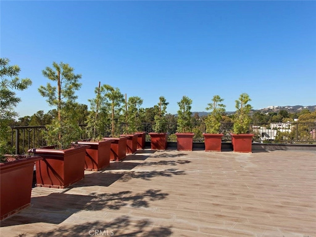 610 Levering Avenue - Photo 1