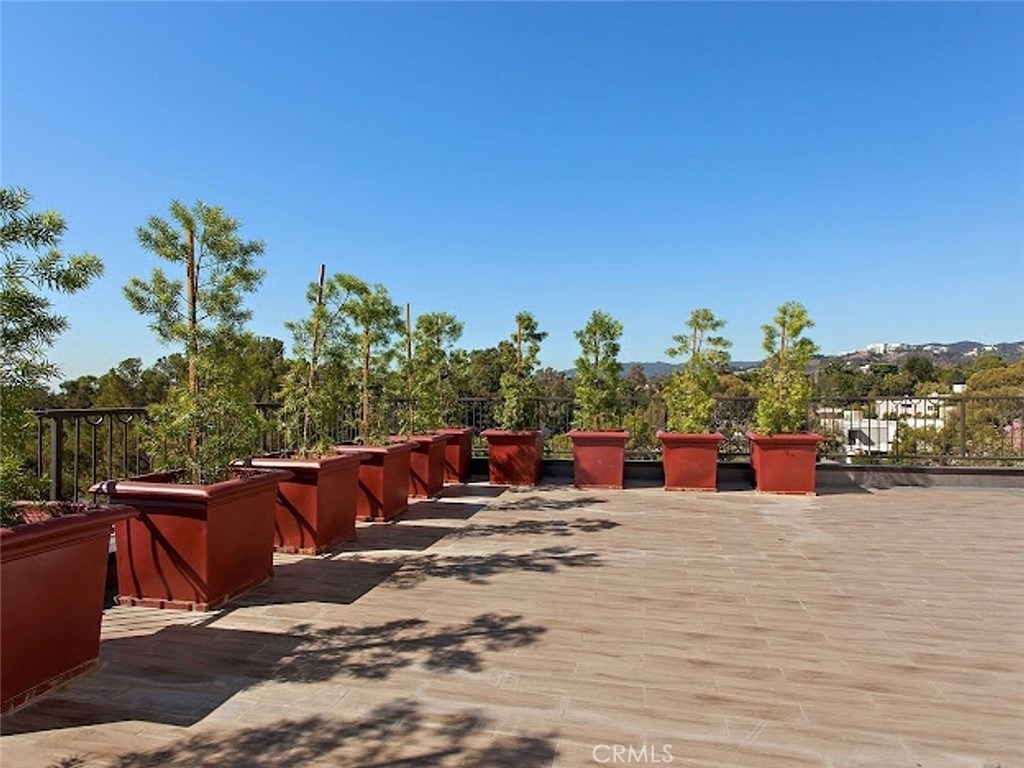 610 Levering Avenue - Photo 0