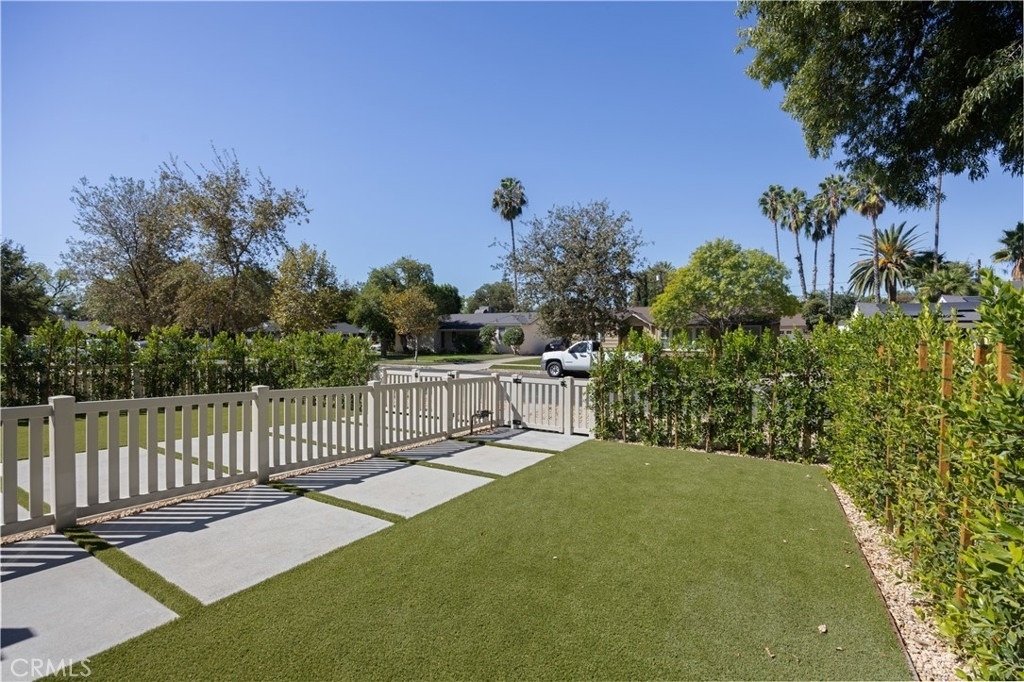 7700 1/2 Lasaine Avenue - Photo 9