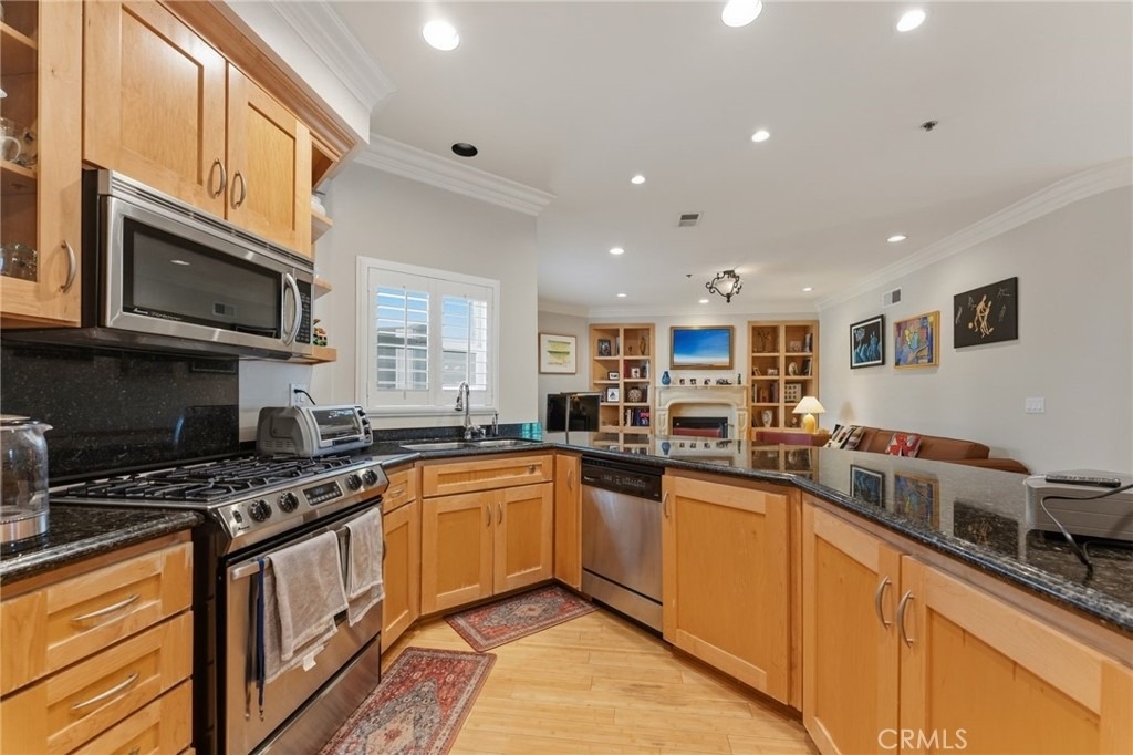 850 N Croft Avenue - Photo 18
