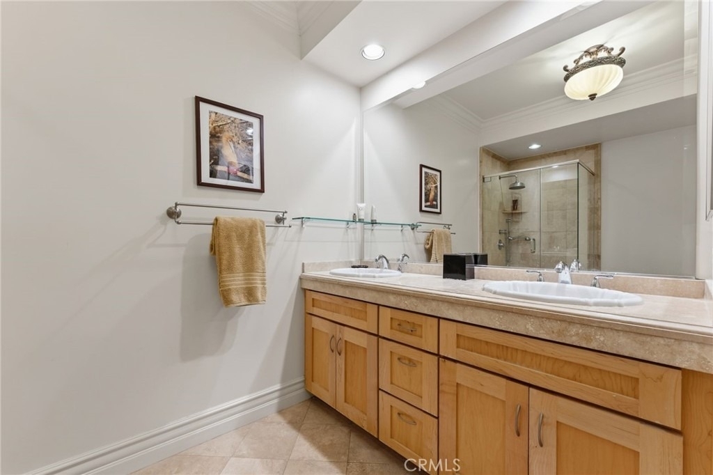 850 N Croft Avenue - Photo 22